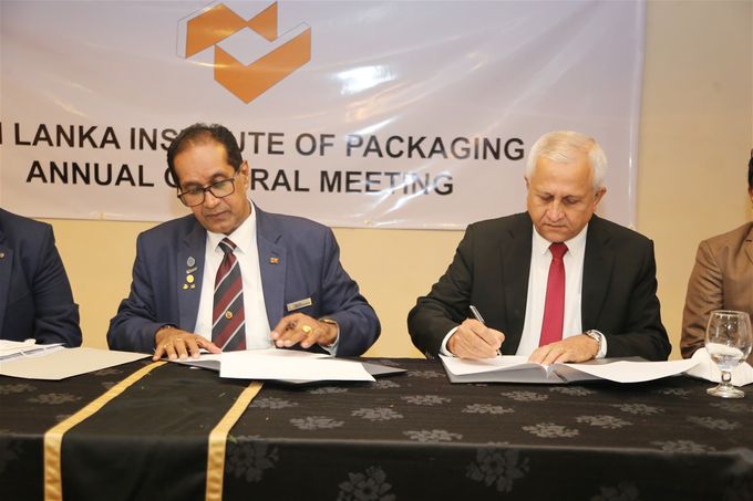 The Signning of MOU between Sri Lanka Institute of Packaging and Sri Lanka Printers Association with Joint LankaPak 2022 and Print 2021 Exhibition at SBMEH of BMICH on 16-18 February 2022
